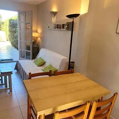 Апартаменти Island Of Calm With Sea View