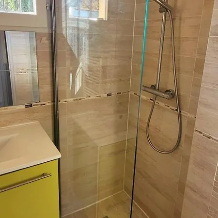 Island Of Calm With Sea View Апартаменти *